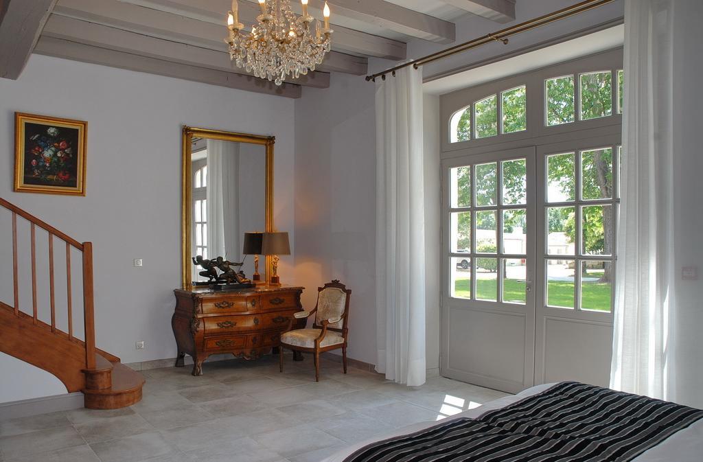 Le Logis Du Pere Ξενοδοχείο Saint-Coutant-le-Grand Δωμάτιο φωτογραφία